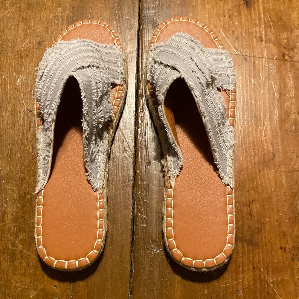 Women’s Gray crossband slides, size 9, NWOB